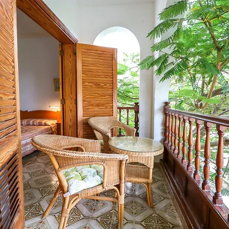 Lovely House Views&garden شقة