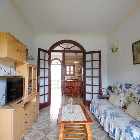 Lovely House Views&garden شقة *