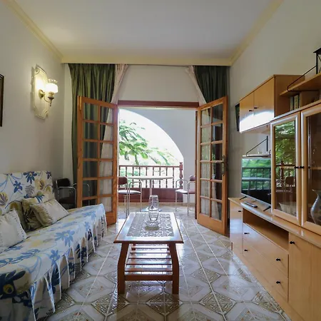 Lovely House Views&garden أَغايتي